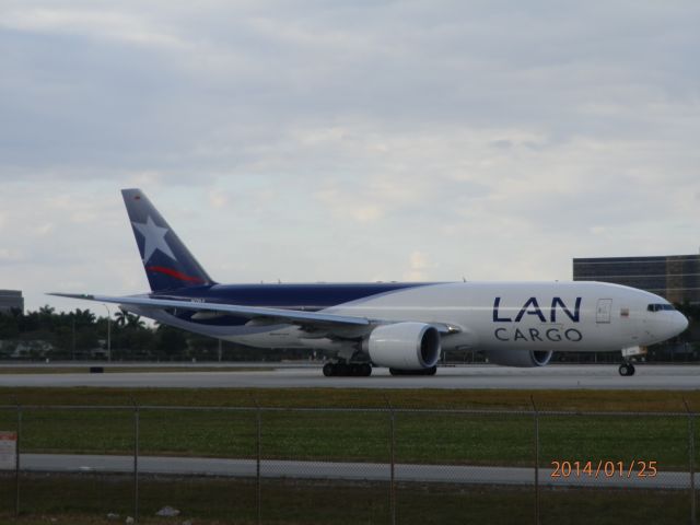 BOEING 777-200LR (N776LA)
