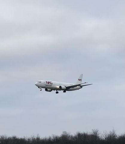 BOEING 737-400 (N403YK) - Runway 25 arrival! 2/12/22.