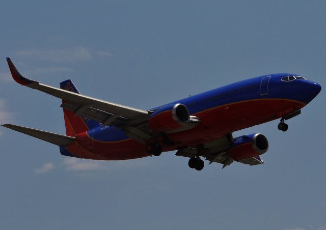 BOEING 737-300 (N635SW)