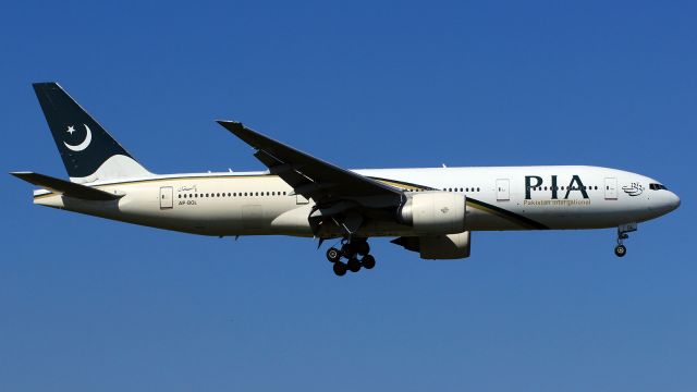 Boeing 777-200 (AP-BGL)