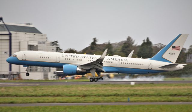 Boeing 757-200 (99-0004) - sam795 usaf c-32a 99-0004 landing at shannon 6/10/19.