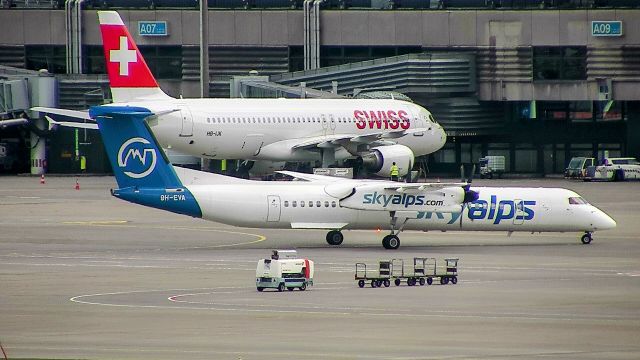 de Havilland Dash 8-400 (9H-EVA) - 9HEVA01072022ZRH.jpg