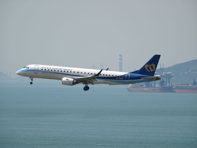 Embraer ERJ-190 (B-16822)