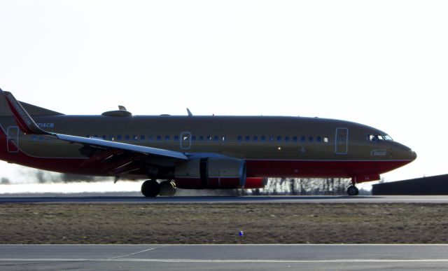 Boeing 737-700 (N714CB)