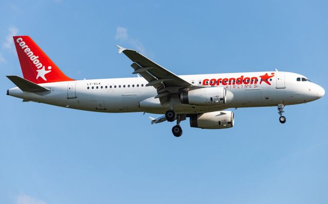 Airbus A320 (LY-ELK)