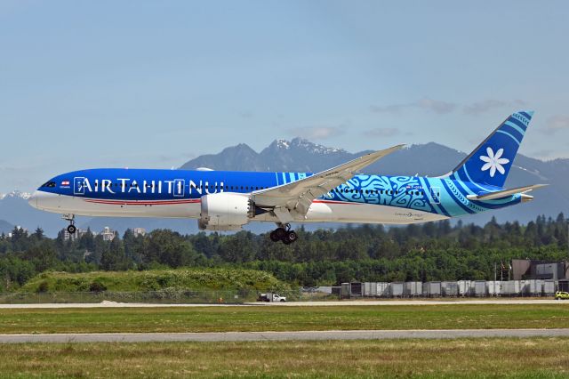 Boeing 787-9 Dreamliner (F-OTOA)