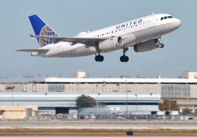 Airbus A319 (N815UA)