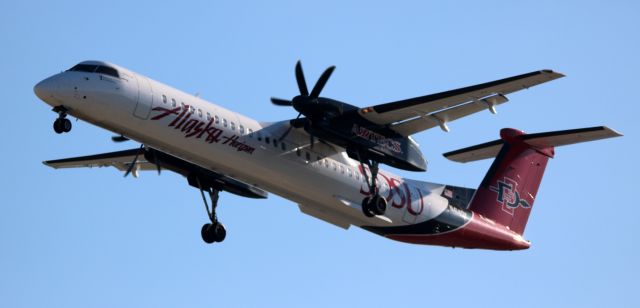 de Havilland Dash 8-100 (N414QX) - Arrival Landing 30L, 11-21-2015