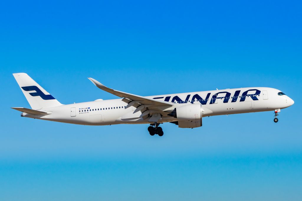Airbus A350-900 (OH-LWH) - Finnair A350-900 landing at DFW on 12/27/22. Taken with a Canon R7 and Tamron 70-200 G2 lens.