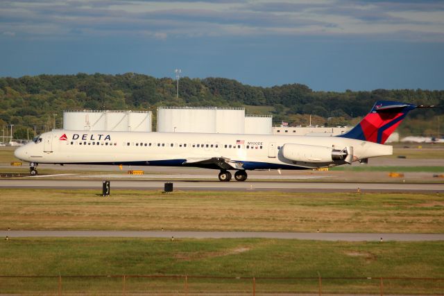 McDonnell Douglas MD-88 (N900DE)