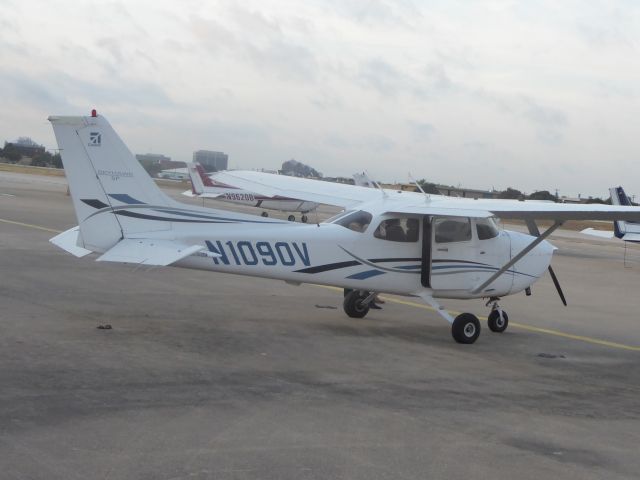 Cessna Skyhawk (N1090V)