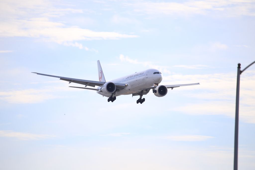 BOEING 777-300ER (JA731J)