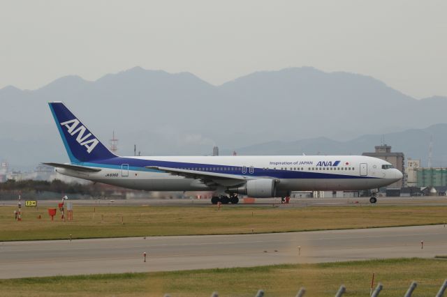BOEING 767-300 (JA8360) - 18 November 2015:HND-HKD.
