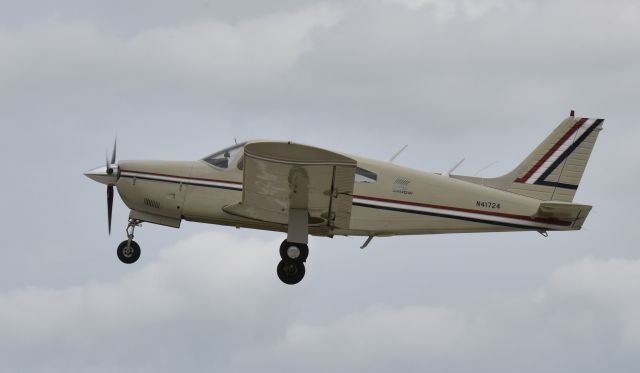 Piper Cherokee (N41724) - Airventure 2017
