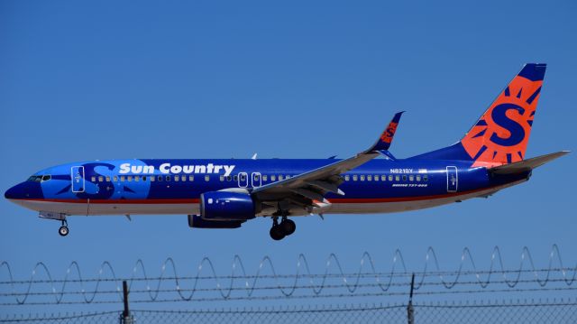 Boeing 737-800 (N821SY)