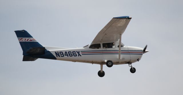 Cessna Skyhawk (N9466X)