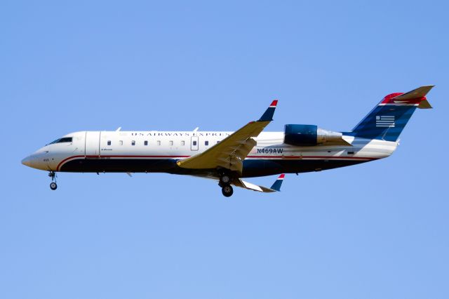 Canadair Regional Jet CRJ-200 (N469AW) - The old CRJ-200 gas guzzler! On final, Rwy 6, Bradley.