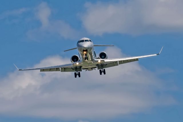 Canadair Regional Jet CRJ-900 (N952LR)