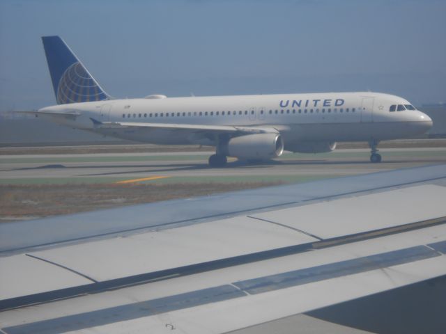 Airbus A320 (N469UA)