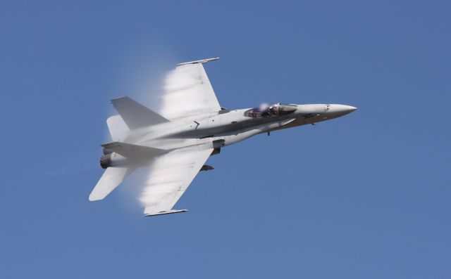 16-4062 — - F/A-18C Hornet at the Oregon Airshow 2009