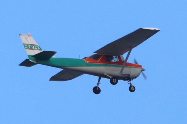 Cessna Commuter (C-FQZX) - C-FQZX Cessna 150 Survolant le fleuve St-Laurent QC. à Lavaltrie . le 06-05-2024 à 17:51