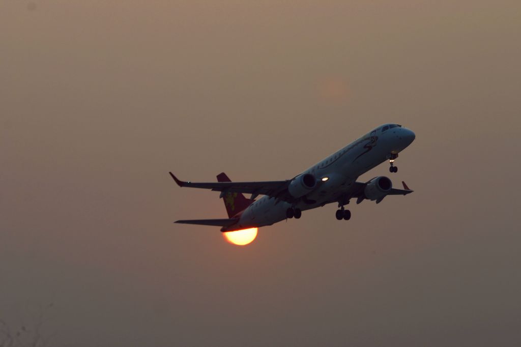 Embraer ERJ-190 (B-3155)