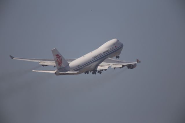 Boeing 747-400 (B-2475)