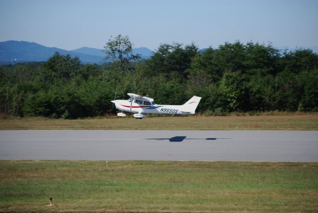 Cessna Skyhawk (N9550S) - RWY 19