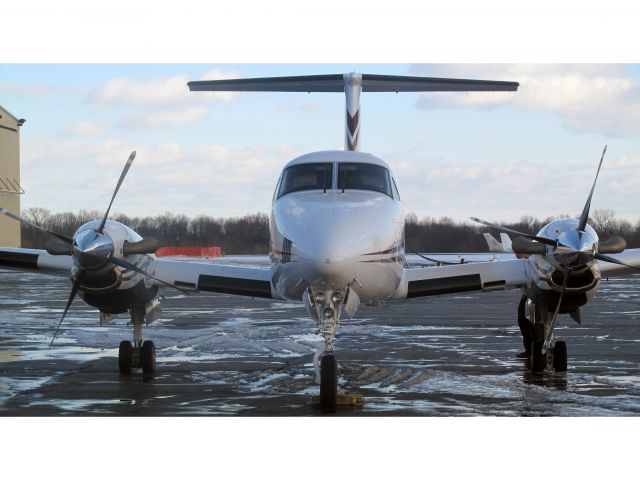 Beechcraft Super King Air 200 (N351CB)