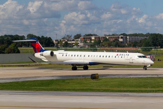 Canadair Regional Jet CRJ-900 (N909XJ)