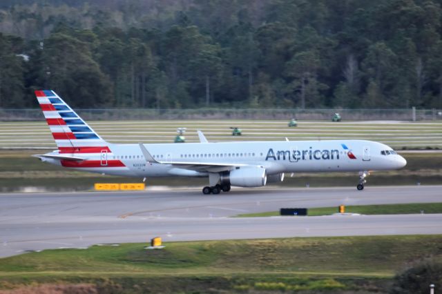 Boeing 757-200 (N202UW)