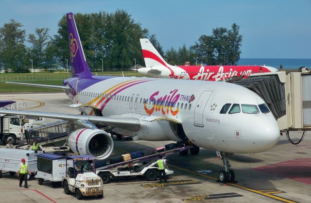 Airbus A320 (HS-TXC) - Thai Smile A320-232 HS-TXC at Phuket (HKT) after my flight from Chiang Mai (CNX) on Oct 25, 2012.