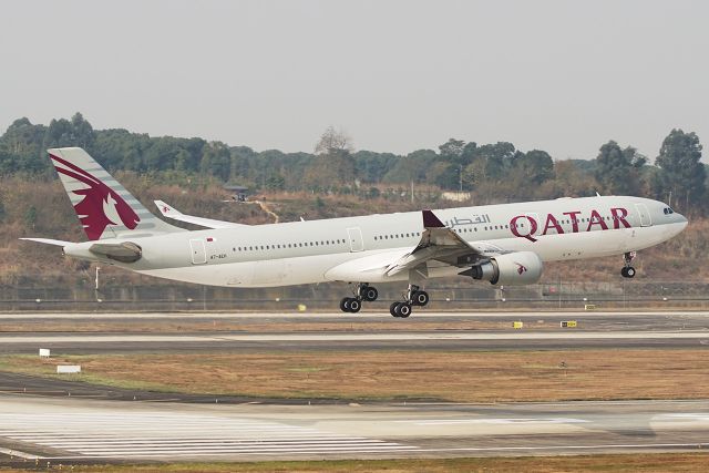 Airbus A330-300 (A7-AEH)