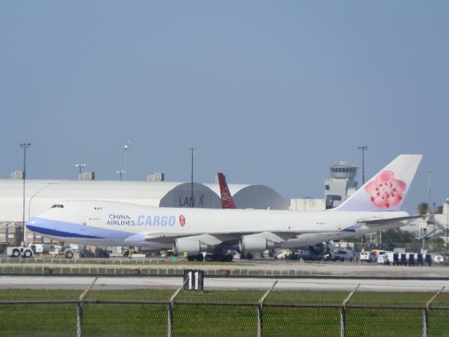 Boeing 747-400 (B-18712)