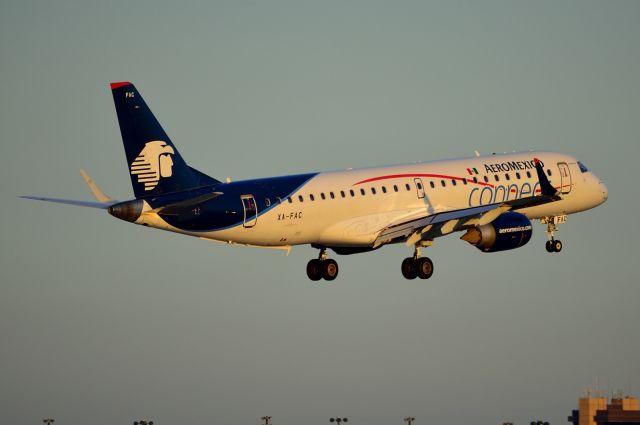 Embraer ERJ-190 (XA-FAC) - AeroMexico E190 XA-FAC Arriving KDFW 06/18/2013