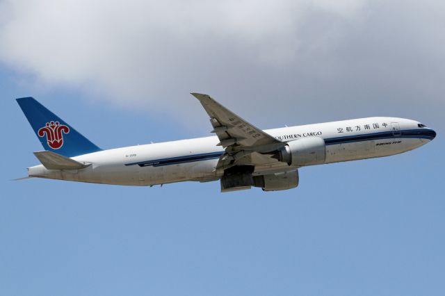 Boeing 777-200 (B-2081)