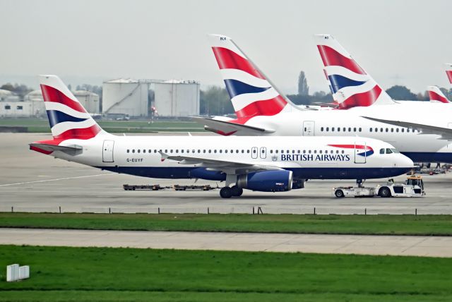 Airbus A320 (G-EUYF)