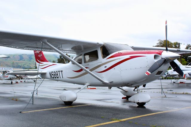 Cessna Skylane (N588TT) - Very nice locally-based Cessna 182 at Reid Hillview.