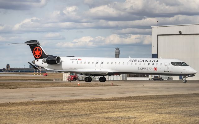 Canadair Regional Jet CRJ-900 (C-FRJA)