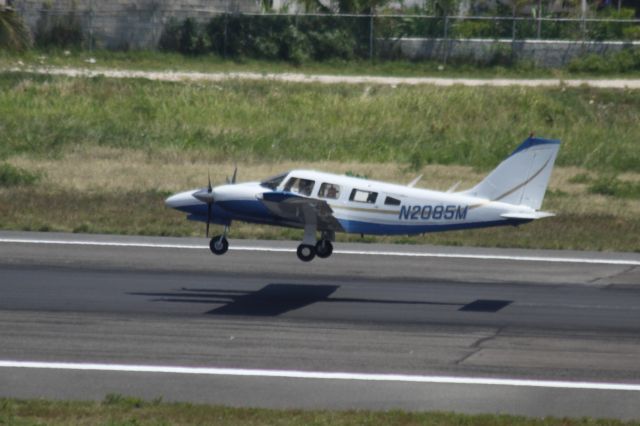 Piper Seneca (N2085M)