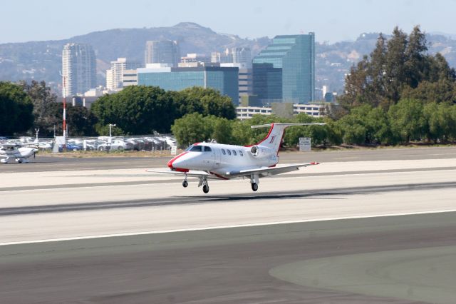 Embraer Phenom 100 (N586JS)