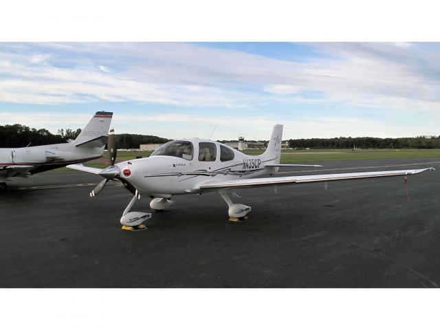 Cirrus SR-22 (N435CP) - A very nice Cirrus at Danbury CT.