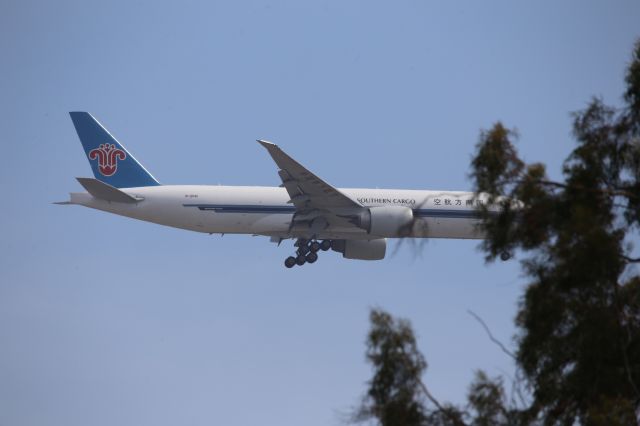 BOEING 777-200LR (B-2041)