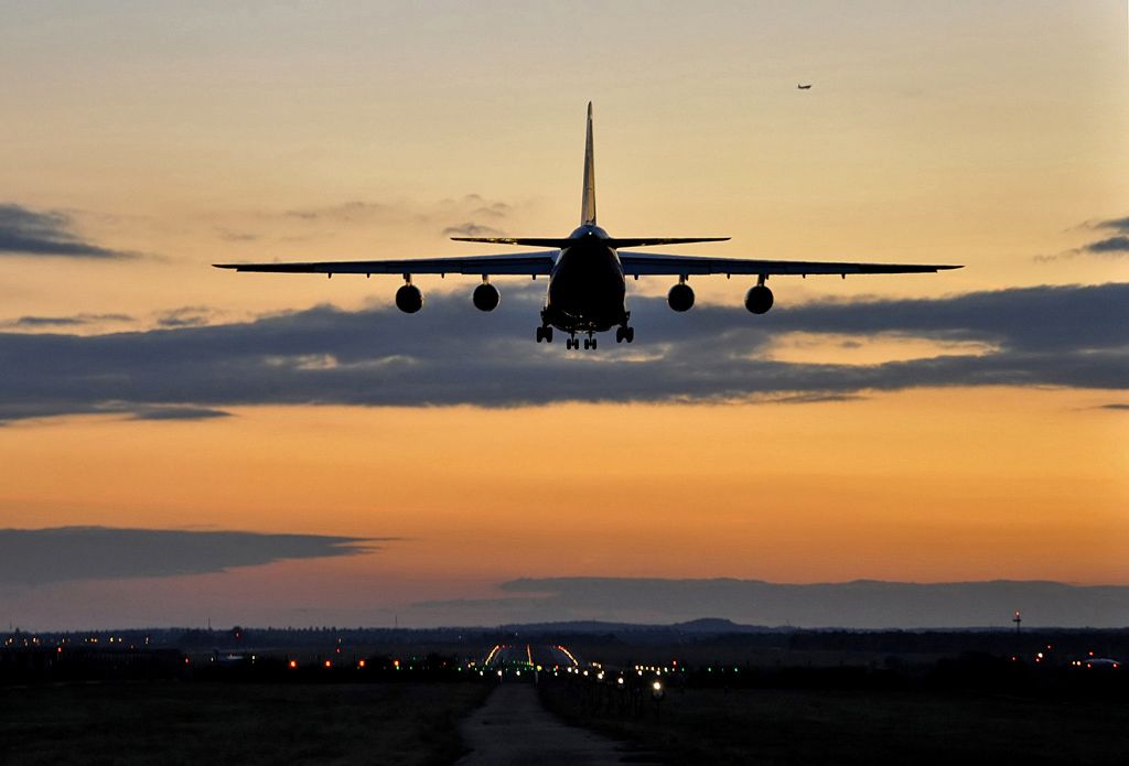 Antonov An-124 Ruslan (UR-82073) - Short finals RWY24