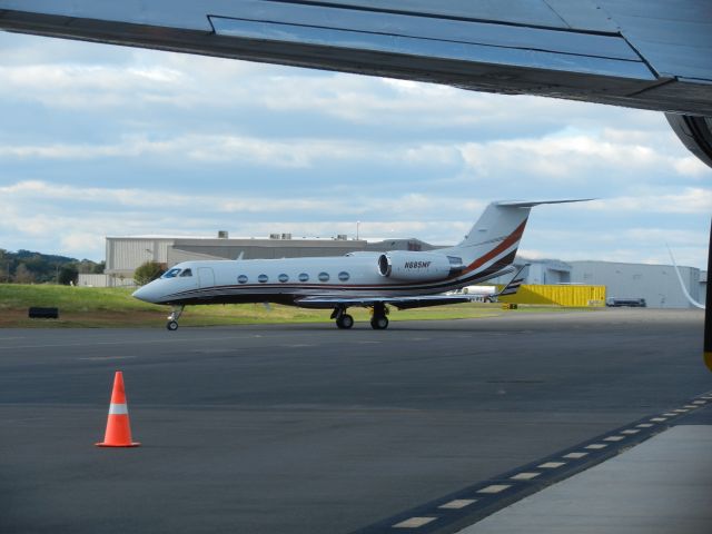 Gulfstream Aerospace Gulfstream V (N685MF) - A Gulfstream 500 Taxiing Out Of The Ramp To Runway 34 Right