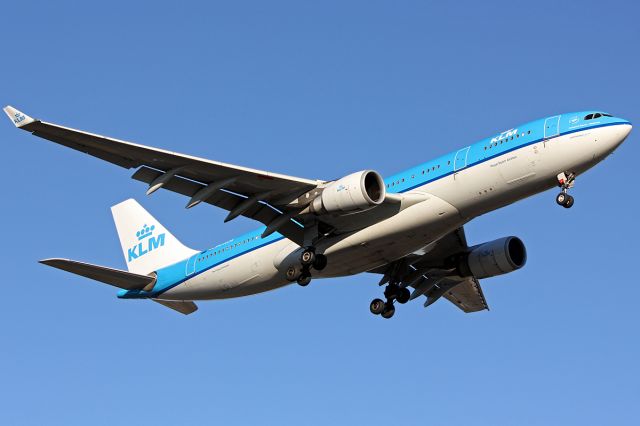 Airbus A330-200 (PH-AOE)