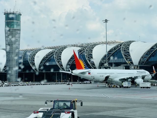 Airbus A321 (RP-C9917) - Airbus A321 Philippine Airlines parked at Bay E2 on 13/02/2022. 