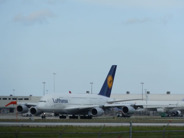 Airbus A380-800 (D-AIML)