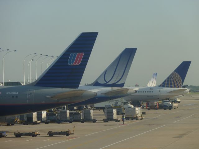 N539UA — - History of the last 3 Paint jobs on United 757's