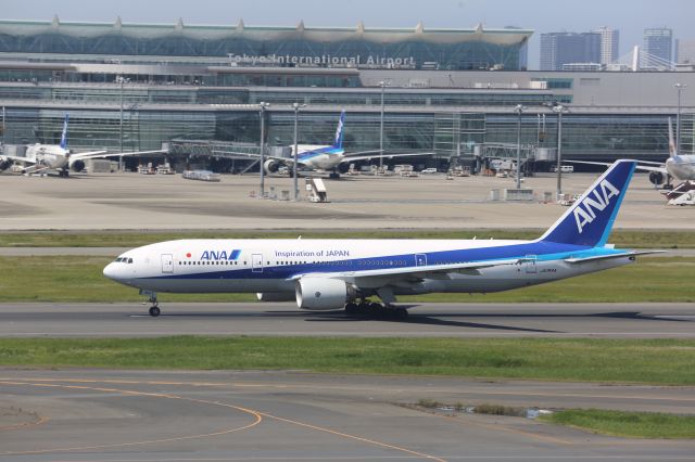 Boeing 777-200 (JA744A)